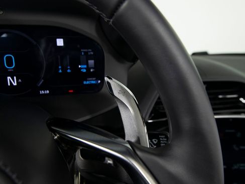 Used 2025 McLaren Artura Spider RWD image 18