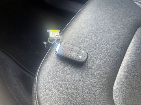 Used 2025 Jeep Compass Limited image 22