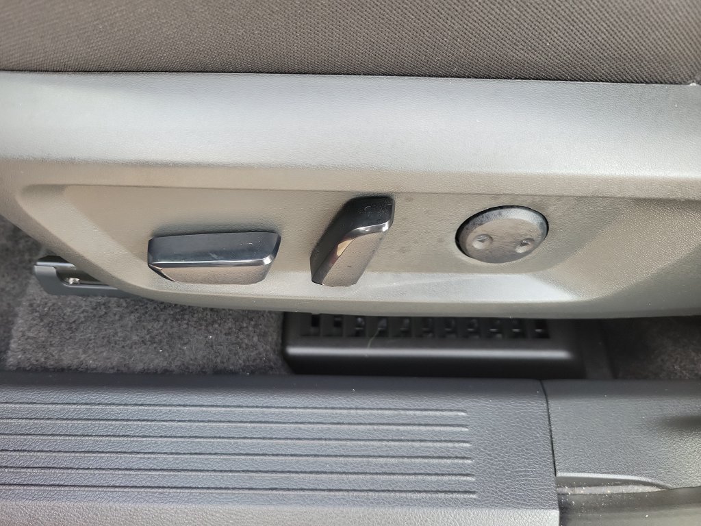 Certified 2023 Nissan Rogue SV FWD image 17