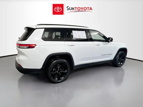 Used 2023 Jeep Grand Cherokee L Laredo image 4