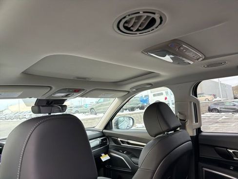 New 2025 Kia Telluride S image 8