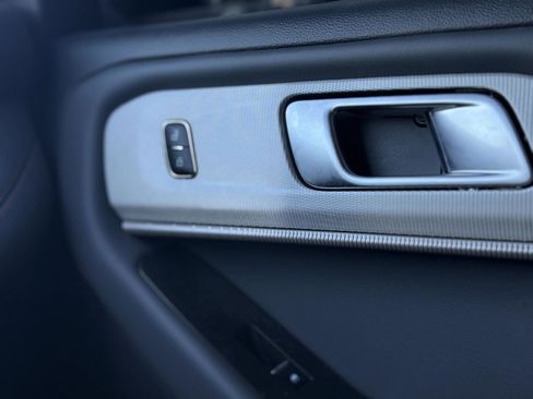 Used 2025 Ford Explorer Active image 15