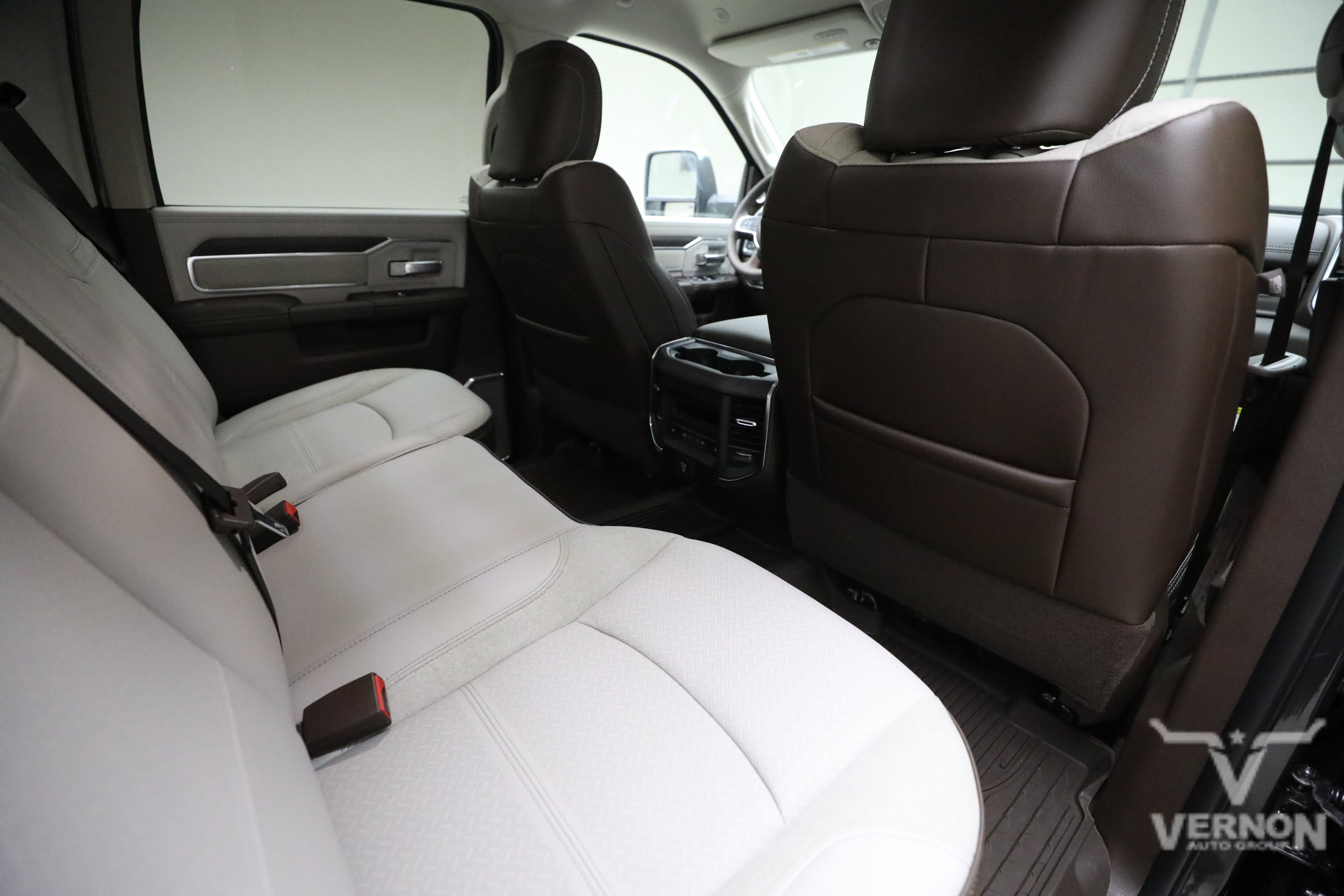New 2026 RAM 3500 Laramie AWD/4WD image 12