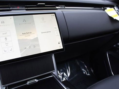 New 2026 Land Rover Range Rover SE image 12