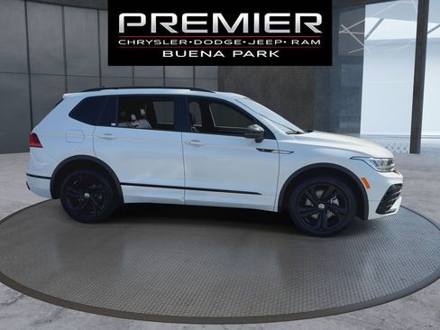 Used 2024 Volkswagen Tiguan SE R-Line image 9