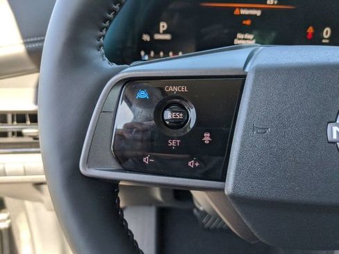 Used 2025 Nissan Murano SV image 35