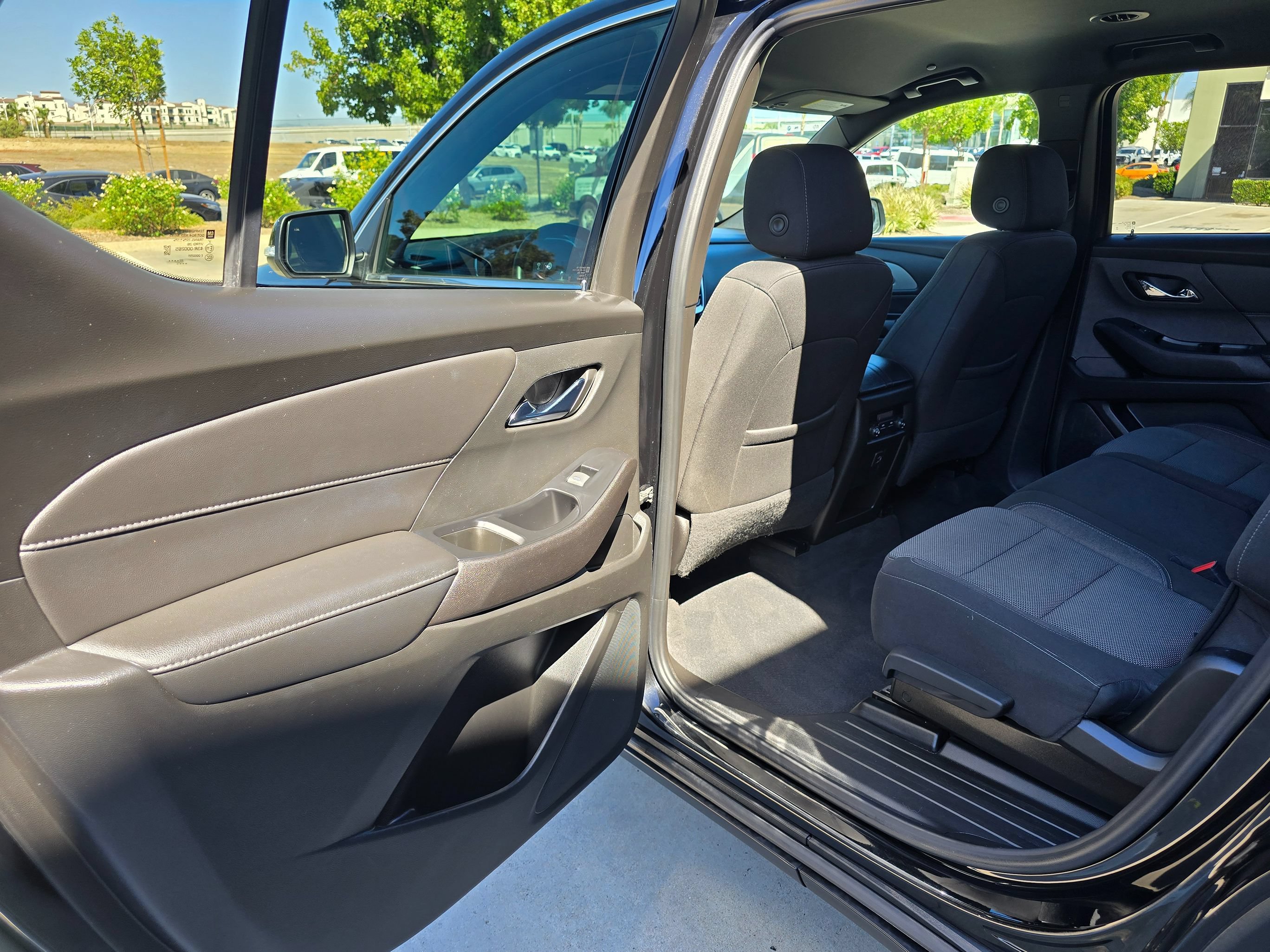 Used 2023 Chevrolet Traverse LT FWD image 19