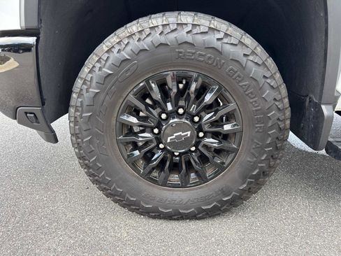 Used 2025 Chevrolet Silverado 2500 LTZ w/ Trail Boss Package AWD/4WD image 32