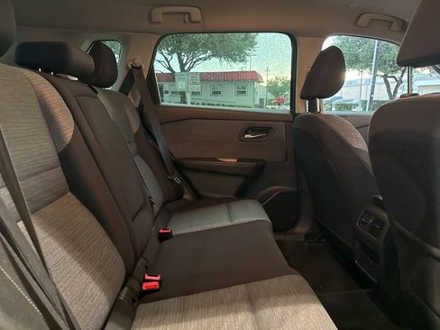 Used 2023 Nissan Rogue SV FWD image 7