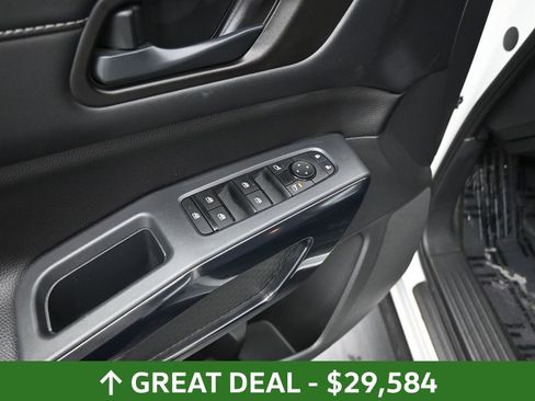 Used 2025 Nissan Pathfinder SV AWD/4WD image 18