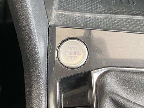 Certified 2022 Volkswagen Tiguan SE w/ Panoramic Sunroof Package image 15