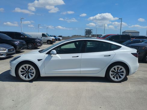 Used 2023 Tesla Model 3 Standard Range image 8