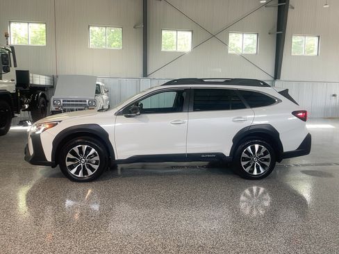 Used 2025 Subaru Outback Limited XT w/ Popular Package #2 AWD/4WD image 4
