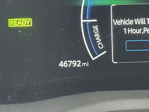 Used 2025 Toyota Camry LE FWD image 2