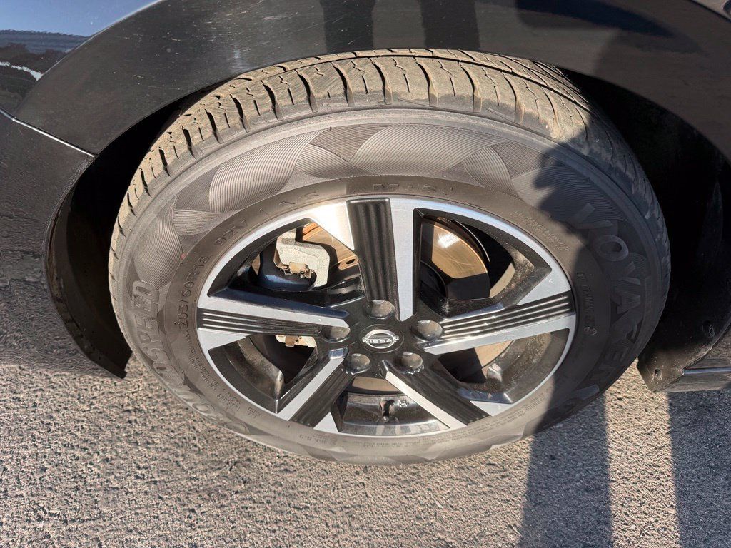 Used 2025 Nissan Sentra SV FWD image 17