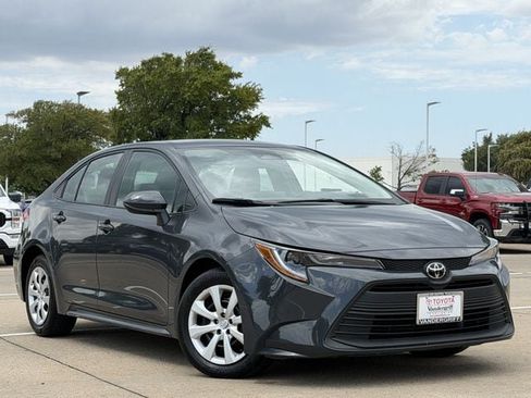 Used 2025 Toyota Corolla LE FWD image 2