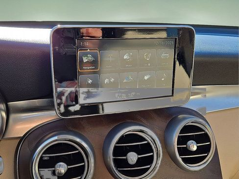 Used 2019 Mercedes-Benz GLC 300 w/ Premium Package image 27