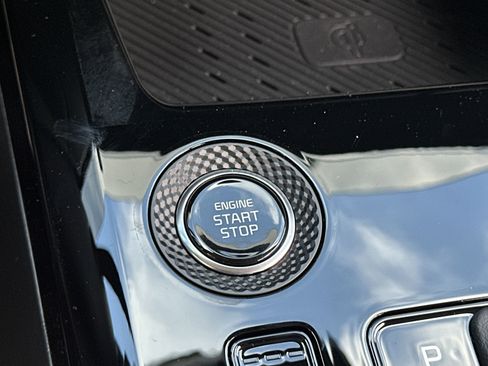 Certified 2025 Kia Niro EX FWD image 11