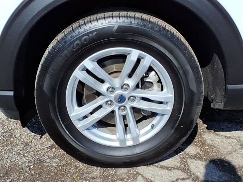 Used 2024 Ford Explorer XLT w/ Equipment Group 202A AWD/4WD image 9
