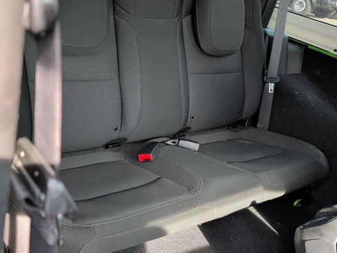 Used 2019 Jeep Wrangler Sport AWD/4WD image 16