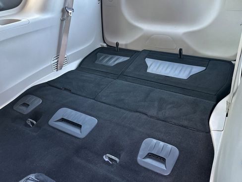 Used 2023 Chrysler Pacifica Touring-L image 14