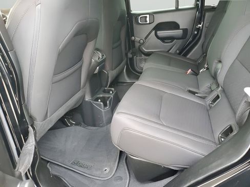 Used 2022 Jeep Gladiator Sport image 18