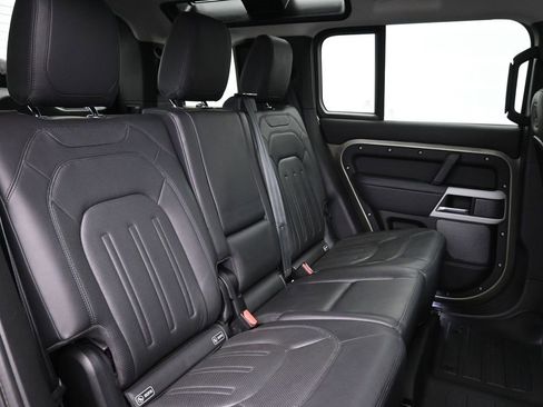 Used 2020 Land Rover Defender 110 HSE image 24