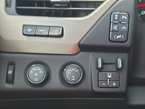 Certified 2020 GMC Yukon Denali w/ Denali Premium Package AWD/4WD image 29