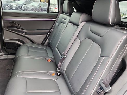 Used 2025 Jeep Wagoneer S Limited image 17