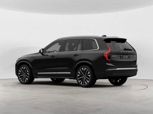 New 2026 Volvo XC90 T8 Plus w/ Protection Package Premier image 4