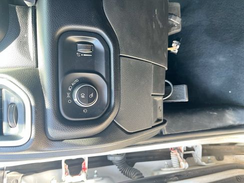 Used 2024 RAM 2500 Big Horn w/ Off Road Package AWD/4WD image 10