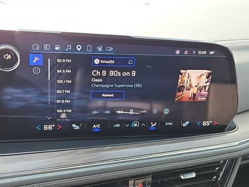 Used 2025 Chevrolet Suburban Z71 AWD/4WD image 14
