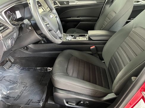Used 2020 Ford Fusion SE FWD image 10