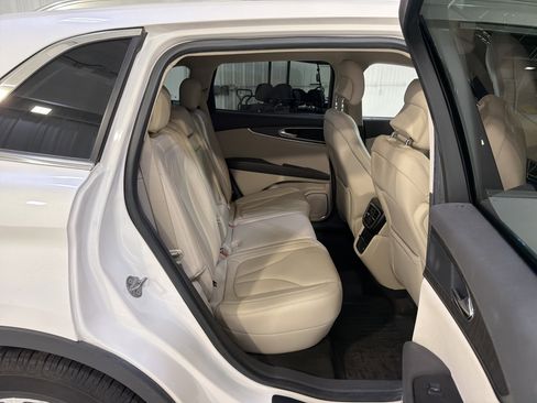 Used 2019 Lincoln Nautilus Select w/ Cargo Utility Package image 12