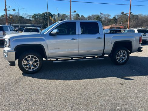 Used 2018 GMC Sierra 1500 SLT image 15