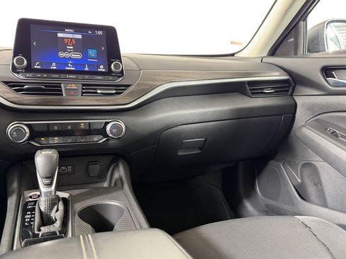 Used 2025 Nissan Altima 2.5 SV FWD image 17