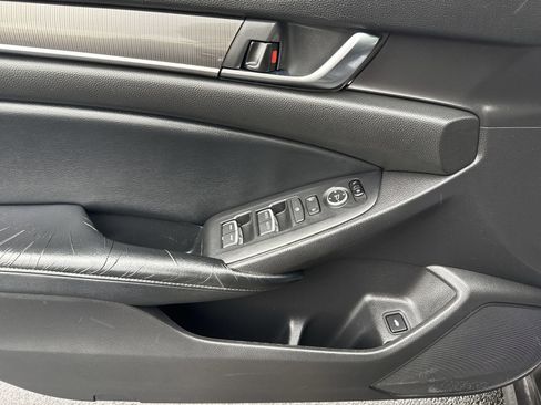 Used 2018 Honda Accord Sport image 13