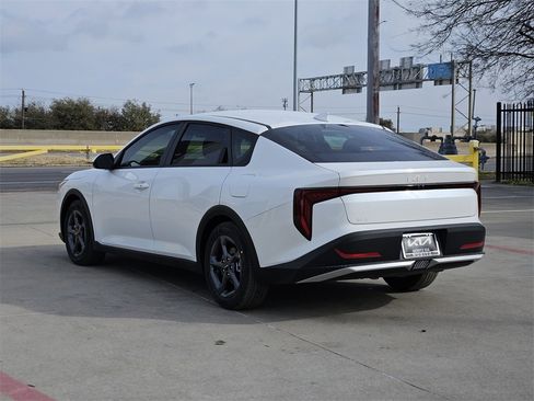 New 2026 Kia K4 LXS image 4