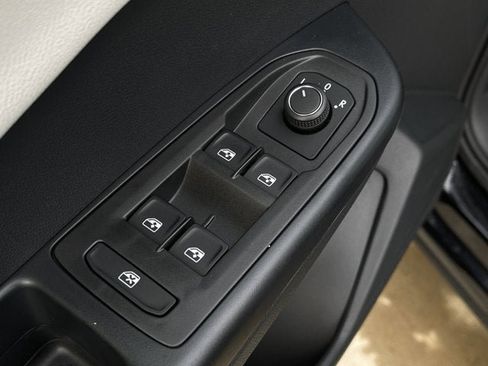 New 2026 Volkswagen Taos S image 10