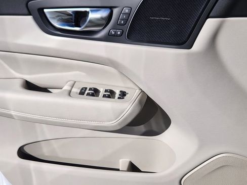 New 2026 Volvo XC60 B5 Ultra w/ Climate Package image 9