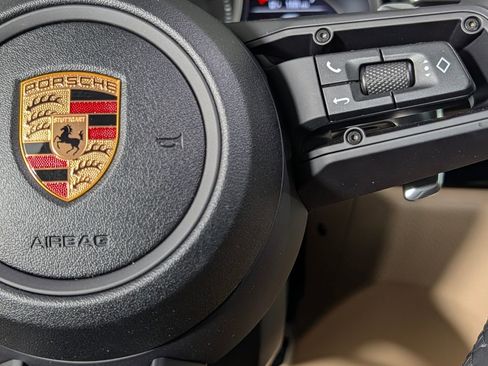 New 2026 Porsche Macan image 38