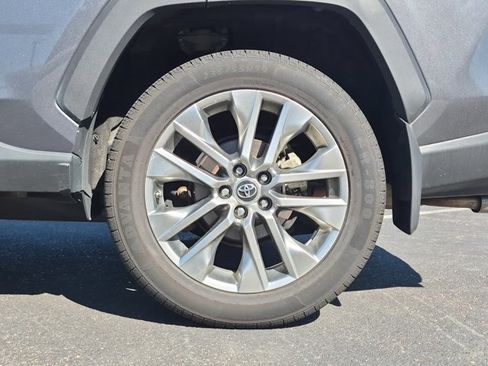Used 2019 Toyota RAV4 XLE Premium w/ Cold Weather Package AWD/4WD image 15