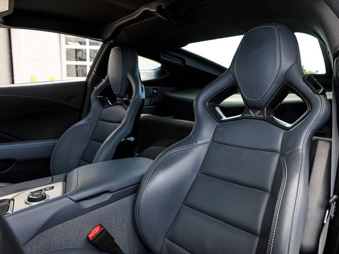 Used 2015 Chevrolet Corvette Z06 w/ 2LZ Preferred Equipment Group image 25