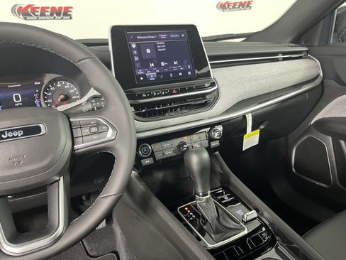 New 2025 Jeep Compass Latitude image 17