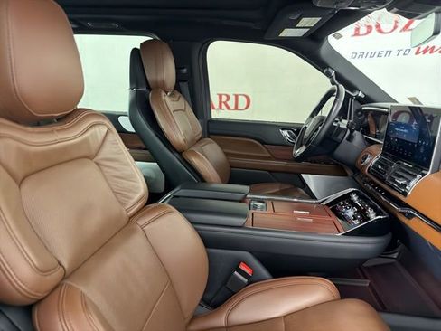 Used 2023 Lincoln Navigator L Reserve image 16