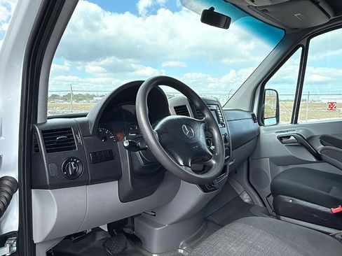 Used 2017 Mercedes-Benz Sprinter 2500 image 13