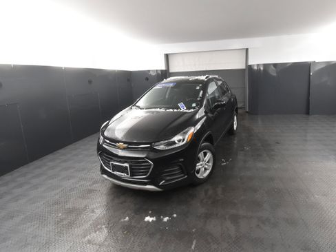 Used 2022 Chevrolet Trax LT w/ LT Convenience Package image 6