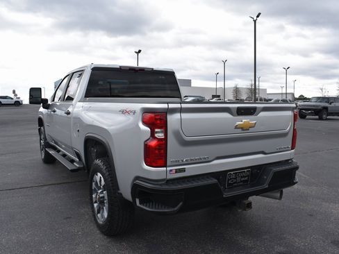 Used 2023 Chevrolet Silverado 2500 Custom w/ Custom Value Package image 4