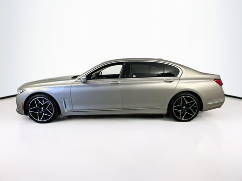 Used 2022 BMW 740i w/ Interior Design Package image 8