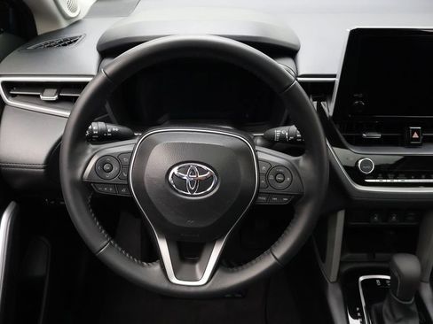 Certified 2025 Toyota Corolla Cross XLE image 23